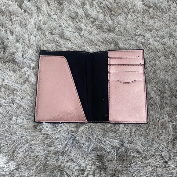 Victoria’s Secret Passport case - Picture 2 of 3